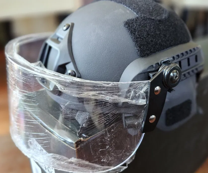 Bild 1 für Airsoft helmet with visior.