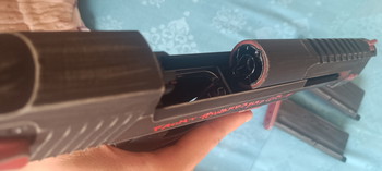 Afbeelding 2 van WE (Wei Tech)DEADPOOL Desert Eagle L6 .50 AE Full Metal GBB mit 2 Magazinen