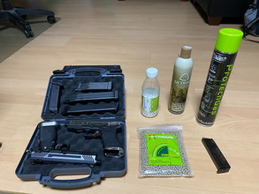 Afbeelding van AW HI-CAPA 5.1 + WE TECH GLOCK 17 + EXTRA'S