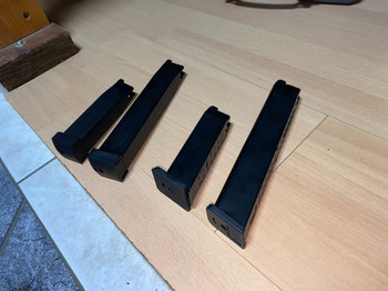 Image 3 for AW HI-CAPA 5.1 + WE TECH GLOCK 17 + EXTRA'S