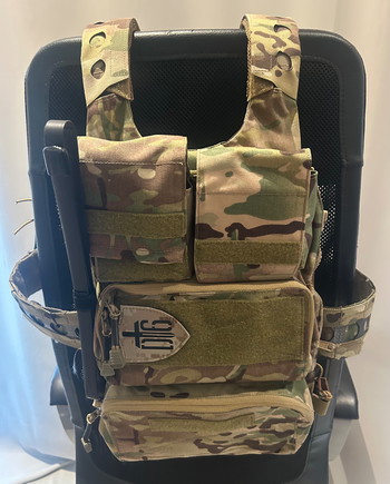 Image 2 pour Plate Carrier PEW ferro repro / EARMOR M32H PLUS TACTICAL HEADSET