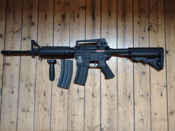 Image 2 for M4 Airsoft replica met extra magazijn, pellets en masker