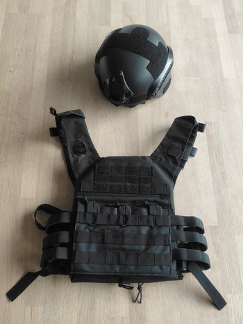 Afbeelding 2 van Plate carrier met pouches.