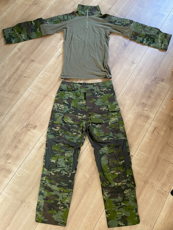 Image 2 for Combat kleding set MTP camouflage, met knie en elleboog bescherming, maat L