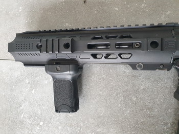 Afbeelding 8 van ARP 556 met G&P CQB SAI handguard.