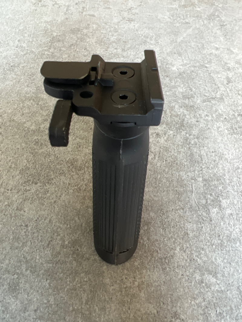 Afbeelding 1 van D-Boys 20mm RIS rail quick detachable airsoft lever fore grip