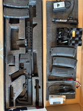 Afbeelding van SPECNA ARMS SA-E05-L EDGE + 5 mags (1x EPM , 2x specna , 2x evolution) + RED DOT + Flashlight