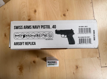 Imagen 3 de (nieuw) Swiss Arms Navy .40 P229 GBB - Black - Cybergun / Armorer Works + extra mag