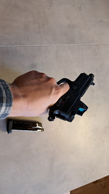 Bild 5 für gereseveerd fnx 45 airsoft met 3 magazijnen en een reddot