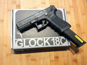 glock 18 C met splinternieiuw extended mag képe