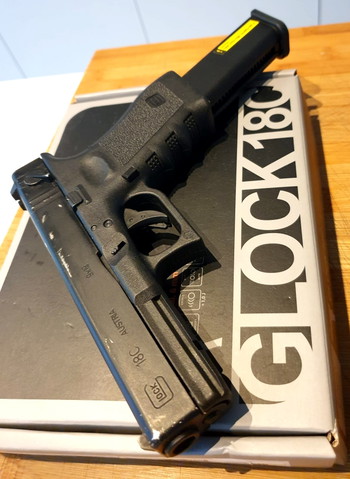 Afbeelding 2 van glock 19C met splinternieiuw extended mag