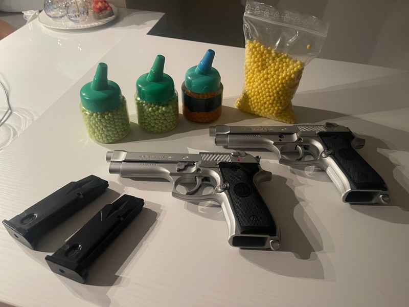 Image 1 pour Beretta M92FS / M9 Softair Federdruck 6 mm BB, Kunststoff, inklusive BBs, gebraucht