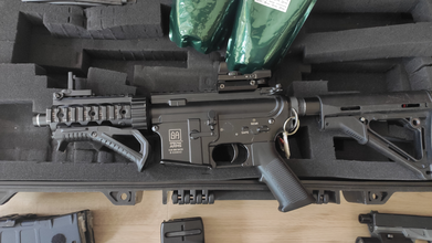 Afbeelding van Complete beginners kit met SA-A03 modded AEG + Mosfet, GBB Glock 17 Gen 3 met upgrades, BB's, Tracer, lader, gear