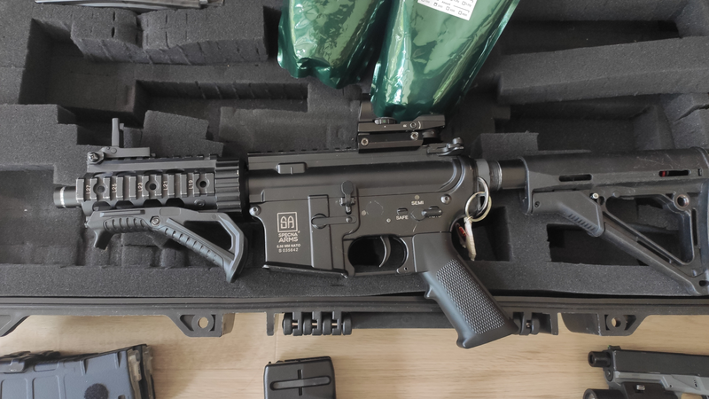 Image 1 for Complete beginners kit met SA-A03 modded AEG + Mosfet, GBB Glock 17 Gen 3 met upgrades, BB's, Tracer, lader, gear