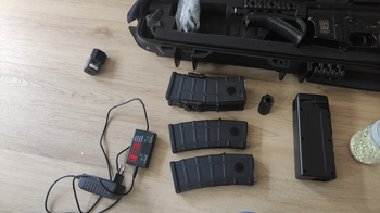 Image 2 for Complete beginners kit met SA-A03 modded AEG + Mosfet, GBB Glock 17 Gen 3 met upgrades, BB's, Tracer, lader, gear