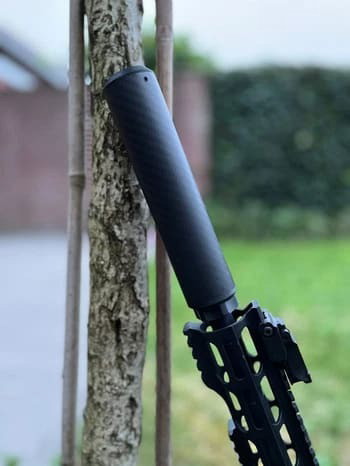 Imagen 3 de CARBON SILENCER model Bushmaster GEN 2, met foam rings, baffles en fartflap