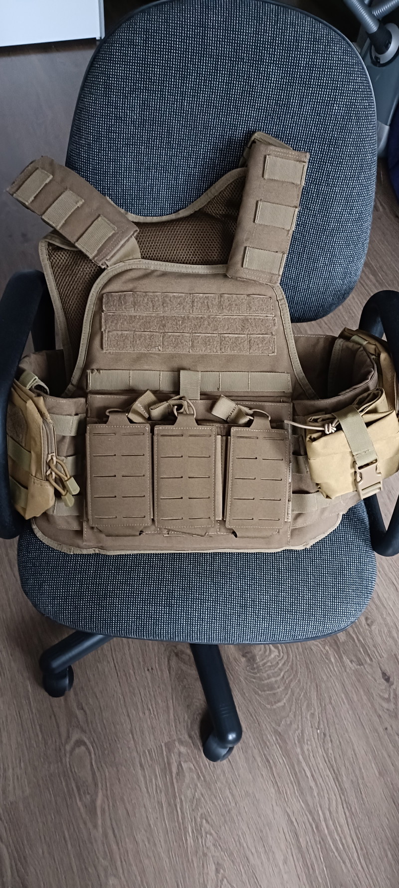 Image 1 pour Tan / coyote brown plate carrier