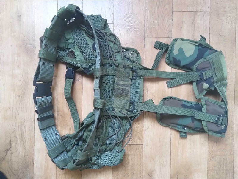 Image 1 for US Woodland Tactical Vest.
