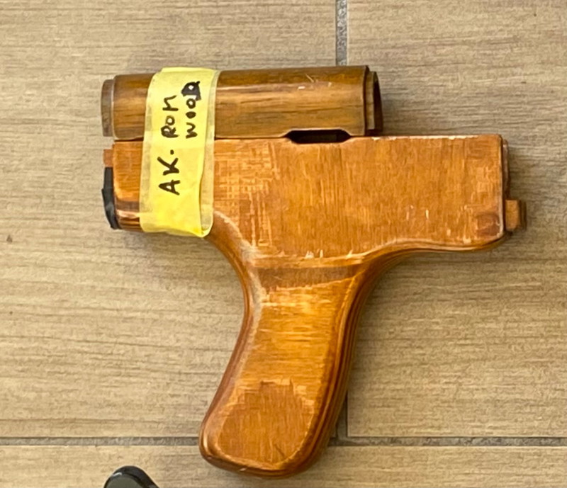 Image 1 pour AK wood handguard Romanian style