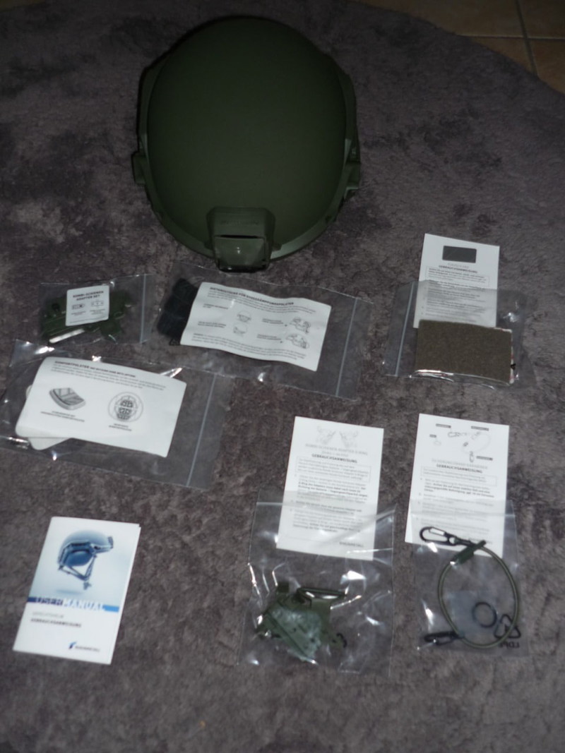 Image 1 pour BUNDESWEHR SK GEFECHTSHELM Grö. M mit Zubehör