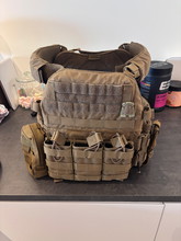Image pour Warrior DCS plate carrier met enkele pouches