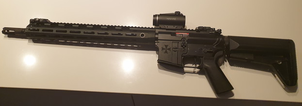 Bild für EMG Umbrella Corporation gelicentieerd M4  Airsoft AEG geweer