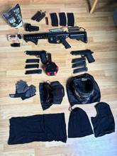 Afbeelding van Full Airsoft Kit, Multiple replicas, Tracer, Flashlight, .. - see pictures