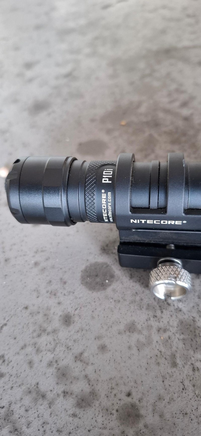 Afbeelding 1 van Professionele superfelle nitecore P10i weaponlight.