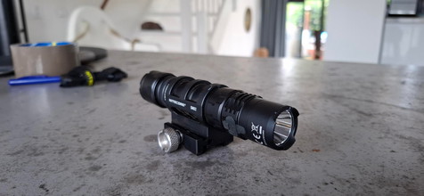 Image pour Professionele superfelle nitecore P10i weaponlight.