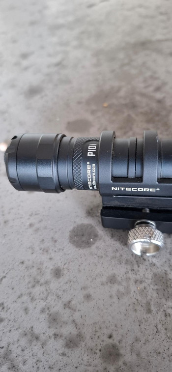Image 3 pour Professionele superfelle nitecore P10i weaponlight.