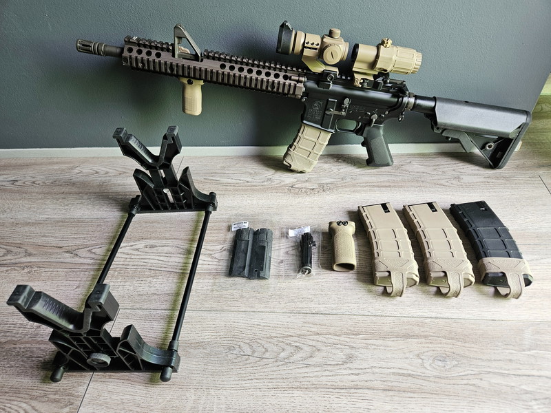 Imagen 1 de GHK M4A1 RIS II FSP + 4 mags + scopes + NPAS