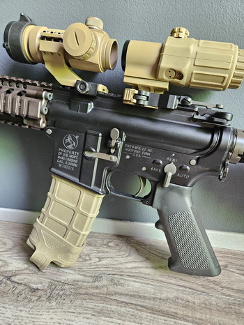 Imagen 3 de GHK M4A1 RIS II FSP + 4 mags + scopes + NPAS