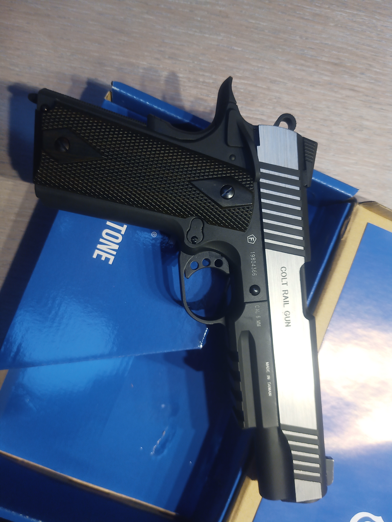 Imagen 1 de Cybergun 1911 CO2 4 magazijnen