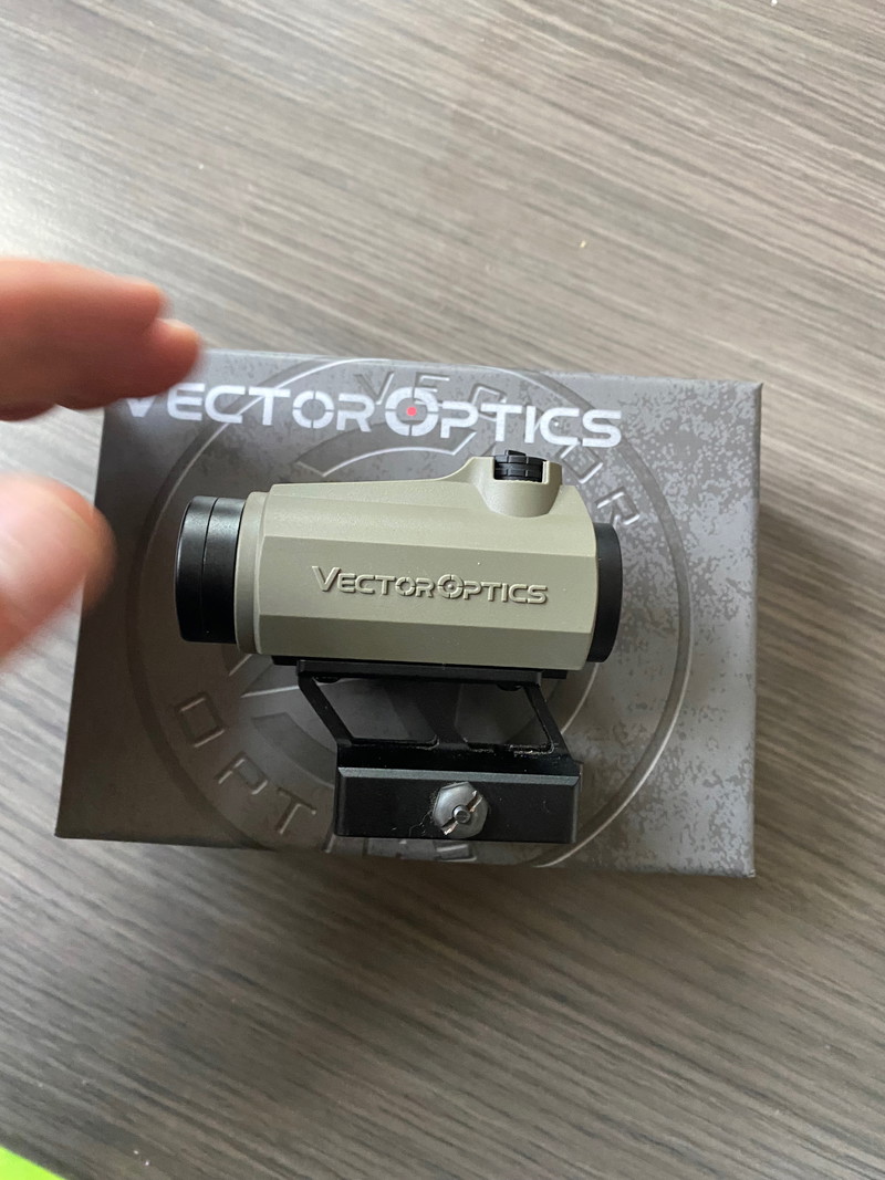 Image 1 pour MAVERICK GEN3 1X22 MIL RED DOT SIGHT - DARK EARTH (VECTOR OPTICS)