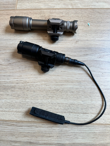 Imagen 2 de 2x surefire replica Flashlights