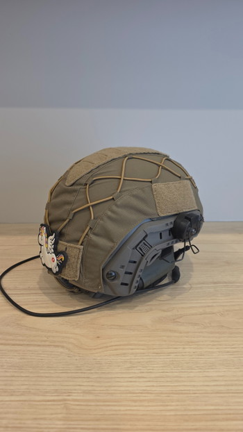 Afbeelding 2 van Fast Helmet met Earmor M32 headset + PTT en Direct Action cover