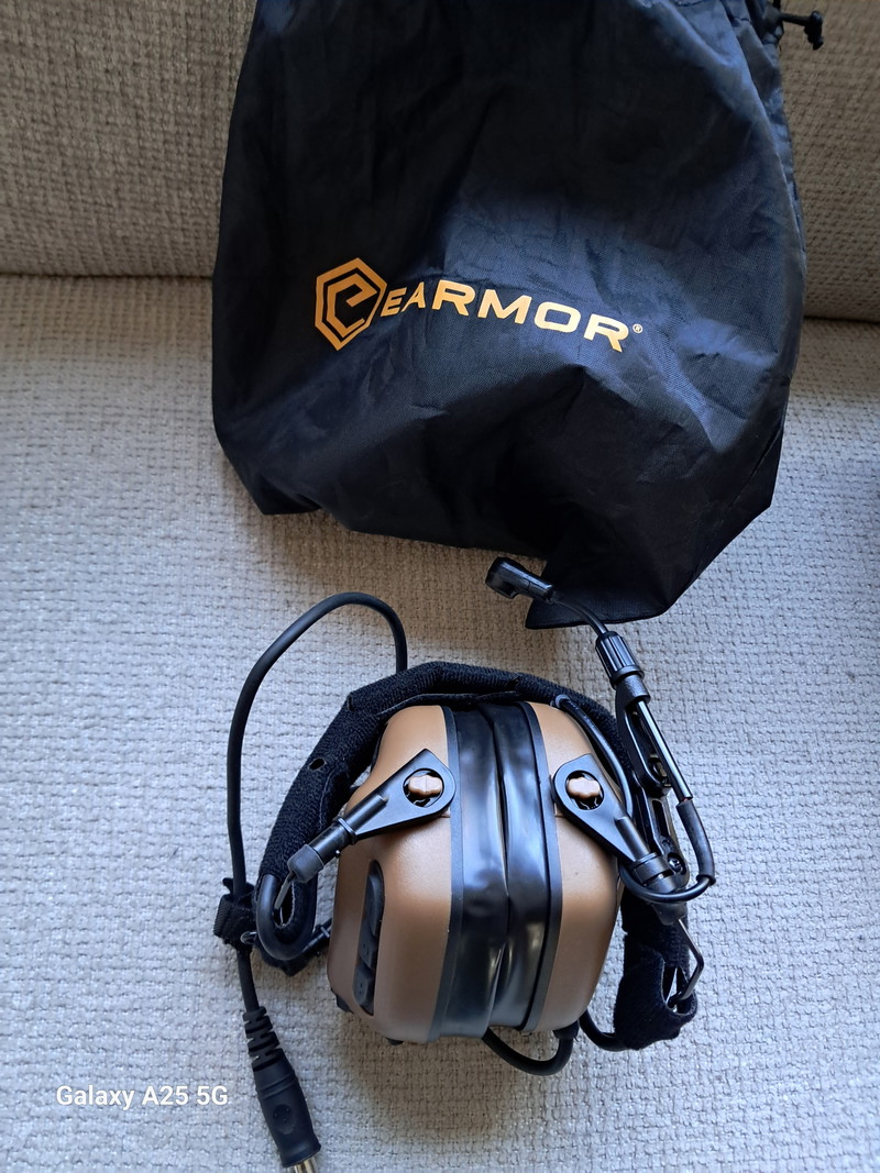 Image 1 for Earmor headset m32 plus.nieuw incl ptt met boafeng aansuiting