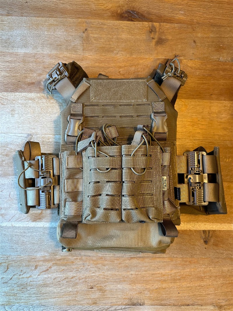 Image 1 for Coyote Plate Carrier + Pouches - Invader Gear