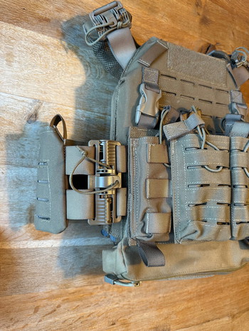 Imagen 4 de Coyote Plate Carrier + Pouches - Invader Gear