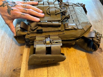 Afbeelding 5 van Coyote Plate Carrier + Pouches - Invader Gear