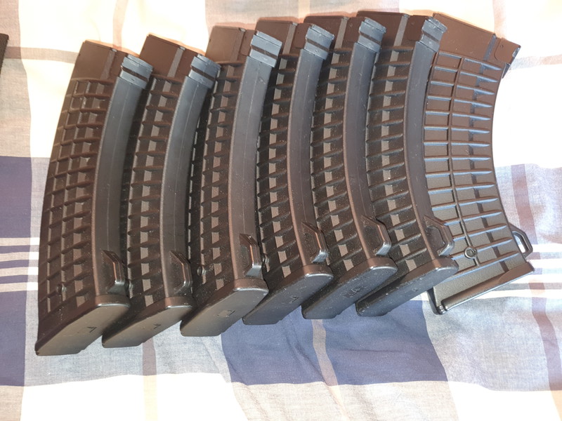 Afbeelding 1 van 7x CYMA Waffle Mid-Cap Magazine for AK47 Series, Black (140 Rounds)