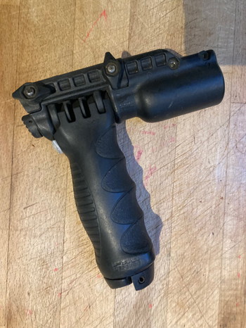 Imagen 2 de FAB Defense T-POD G2 Bipod Grip light