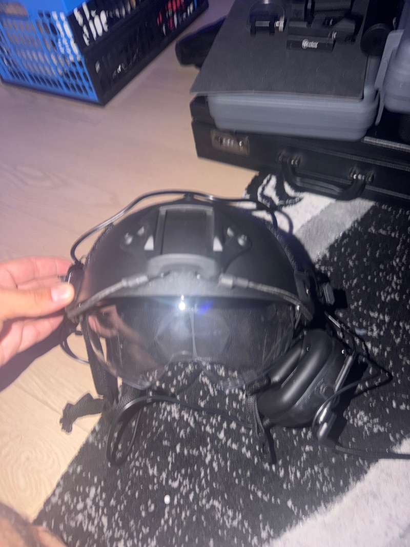 Image 1 for Airsoft Helm met Headset, Portofoon en Beschermbril  Code Red CR-MILTAC Black