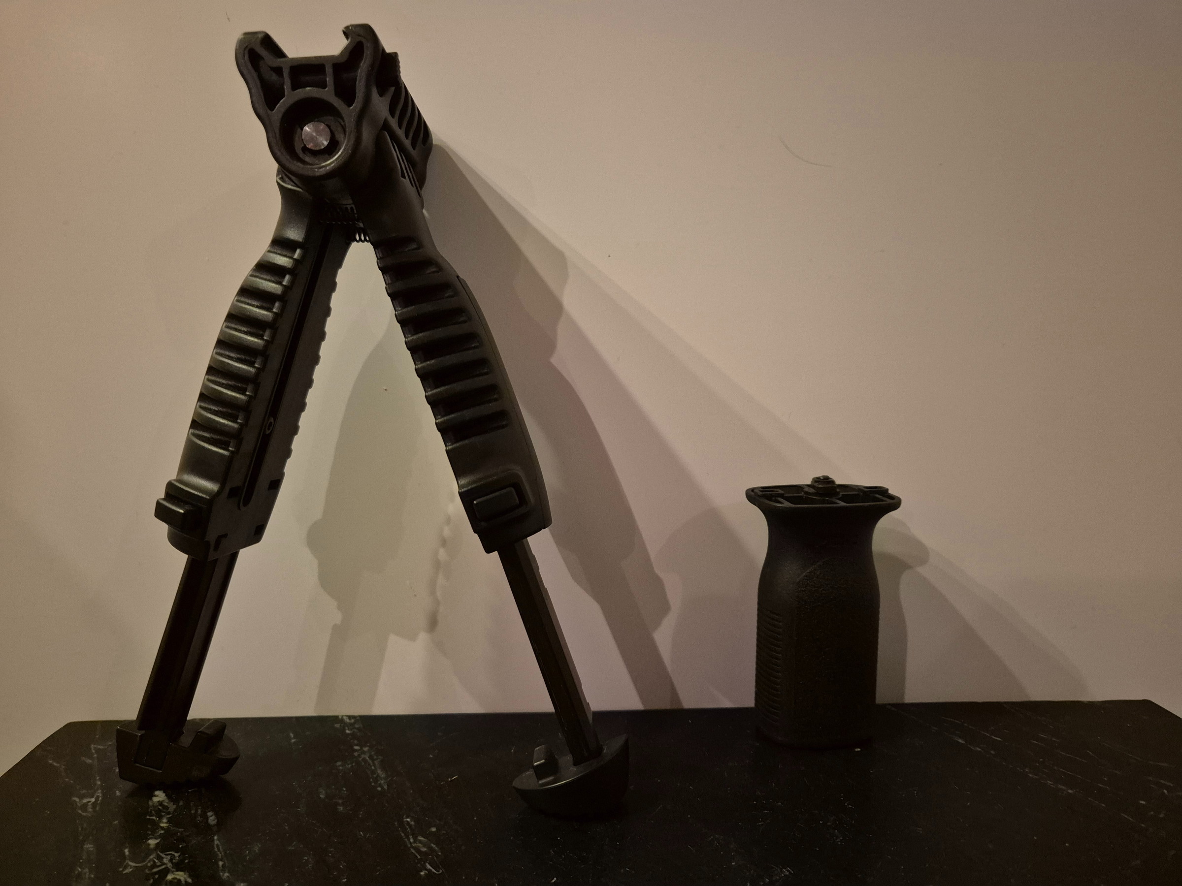 Sights, grips, silencers, riser, butstock en slingmounts - Airsoft Bazaar