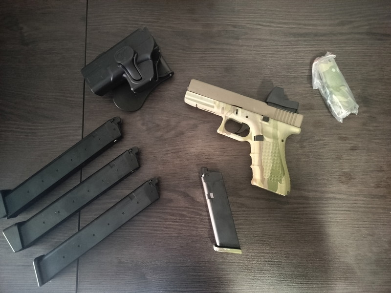 Imagen 1 de Glock 17 camo met 3 extended mags