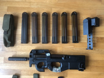 Image 4 pour P90 CYMA avec ses accessoires