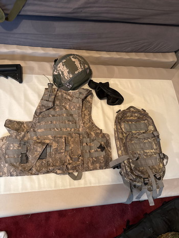 Afbeelding 4 van Complete Airsoft set met kleding en accessoires!