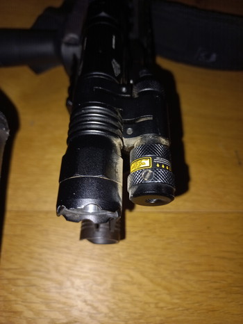 Bild 2 für Colt M4A1 Full Metal AEG - Complete Set met UTG Lamp Laser