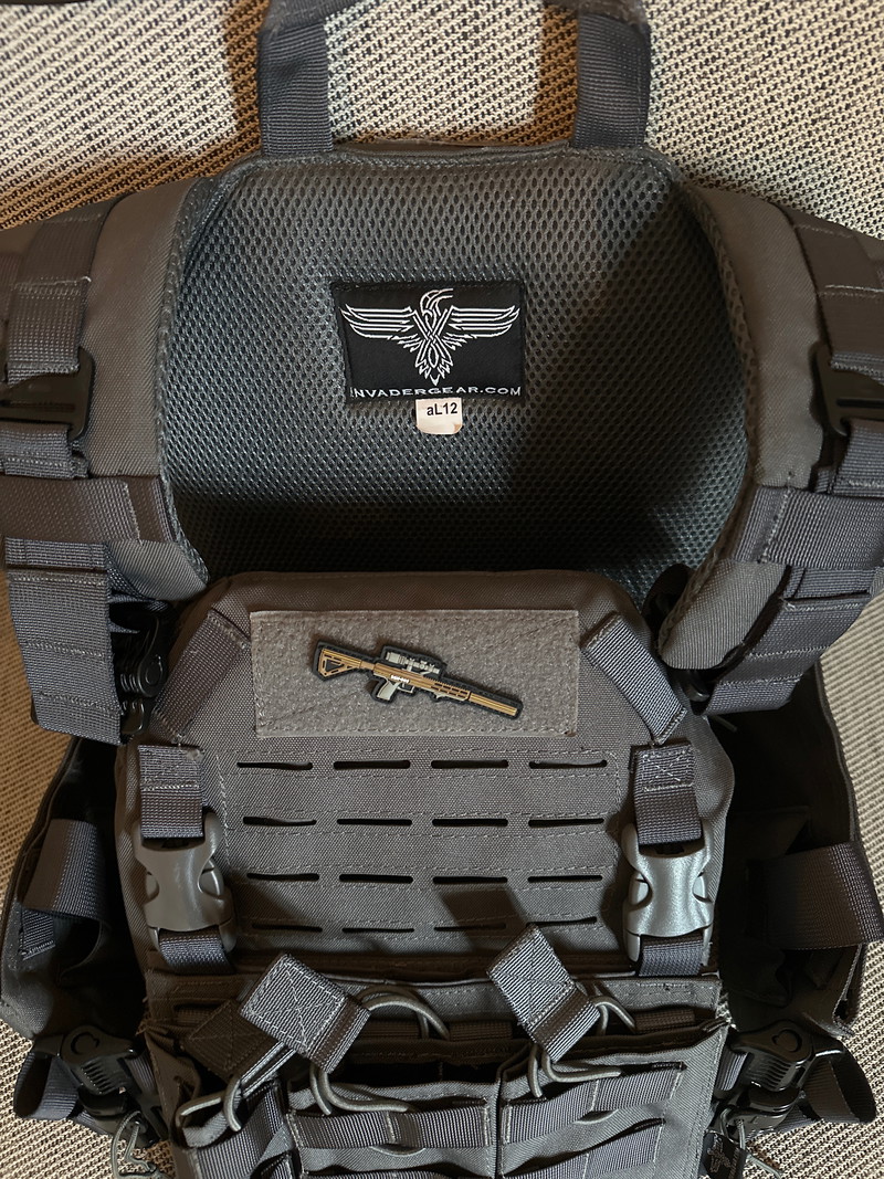 Imagen 1 de Wolf grey Invader Gear plate carrier