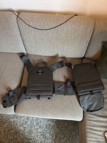 Imagen 3 de Wolf grey Invader Gear plate carrier